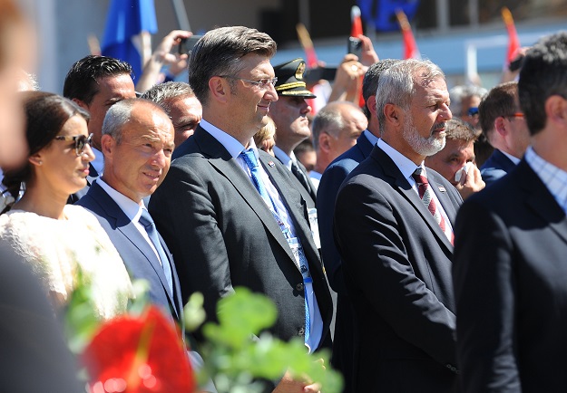 HDZ-ovci se rušili po Kninu, Josipa Rimac krvarila za Plenkovića