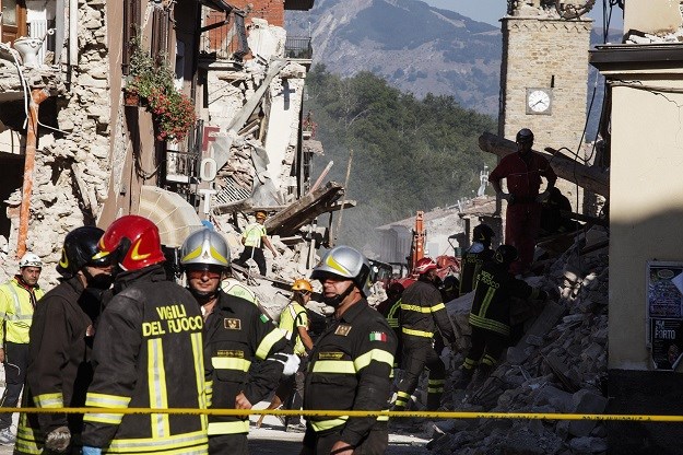 Posljedice potresa: Talijani u ruševinama neumorno traže nestale kućne ljubimce