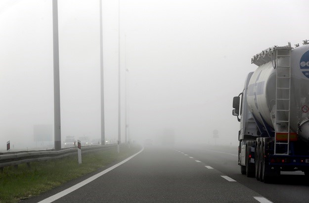 Oprezno vozite: Jak vjetar i magla stvaraju velike probleme u prometu