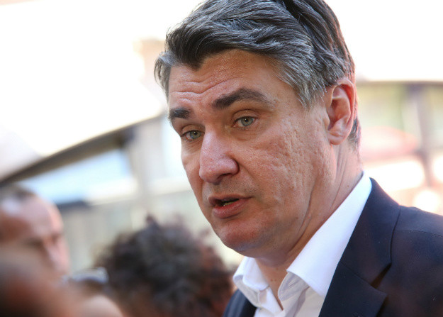 HDZ-ovci vrijeđali Milanovića i zviždali mu u Vukovaru
