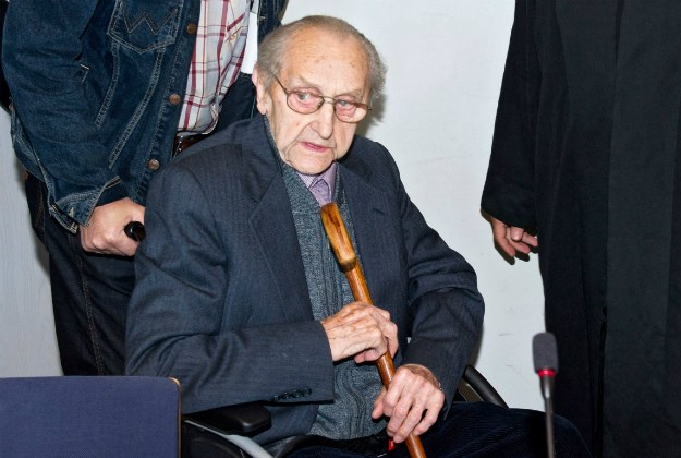 Suđenje 96-godišnjem bivšem bolničaru iz Auschwitza mora se ponoviti od početka