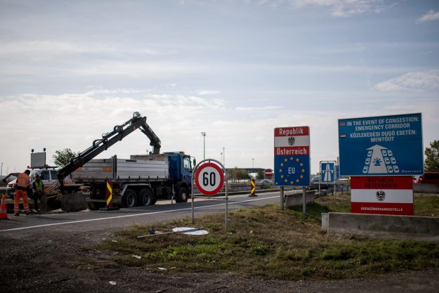 Austrijanci sve češće napadaju azilante, bacaju im kiselinu i podmeću požare