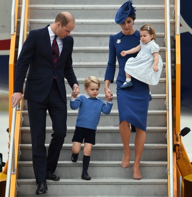 Zašto princ George baš uvijek nosi kratke hlačice?