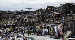 Uragan Matthew srušio mostove i zakrčio ceste na Haitiju, otežana dostava pomoći