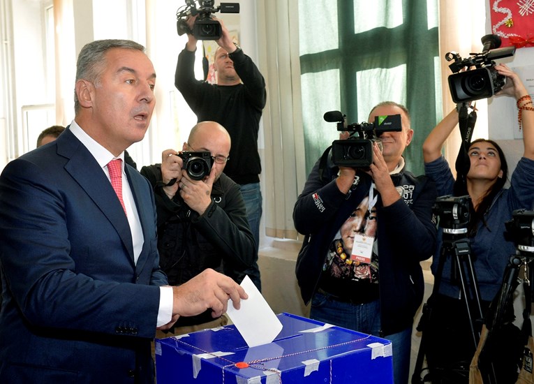 Počeli predsjednički izbori u Crnoj Gori, ankete daju prednost Đukanoviću