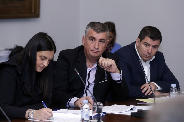 SDP i HDZ srušili kvorum na Odboru za zakonodavstvo, Grbin optužio Grmoju da se "igra političara"