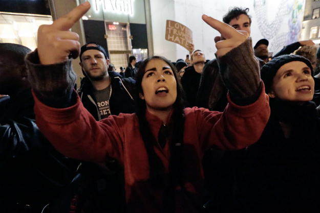 VIDEO Tisuće Amerikanaca prosvjeduje protiv Trumpove pobjede: "Ne rasističkom SAD-u!"
