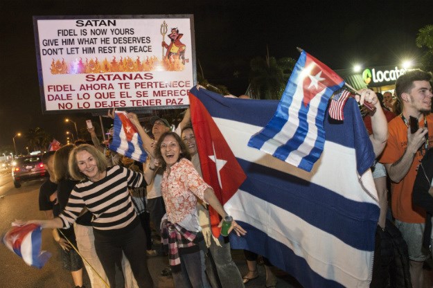 SMRT FIDELA CASTRA Tuga u Havani, slavlje u Miamiju: "Sotono, Fidel je sada tvoj"