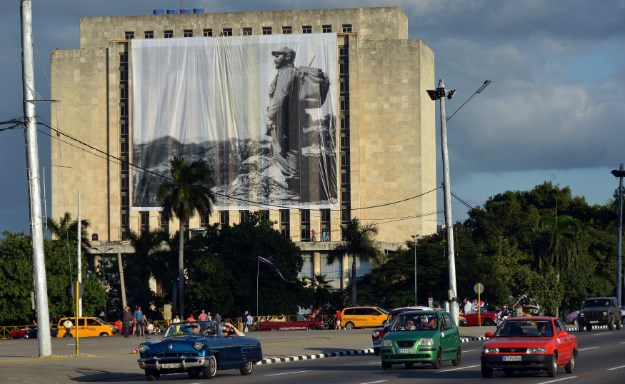 Fidel Castro kremiran, urna prikazana na televiziji