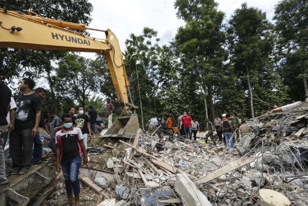 Potres magnitude 6,4 po Richteru pogodio Indoneziju, najmanje 50 mrtvih