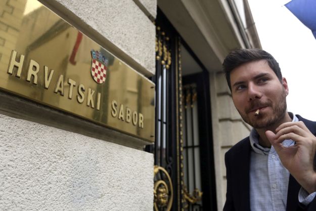 Pitali smo Pernara što je to jučer pušio ispred Sabora, evo što nam je odgovorio