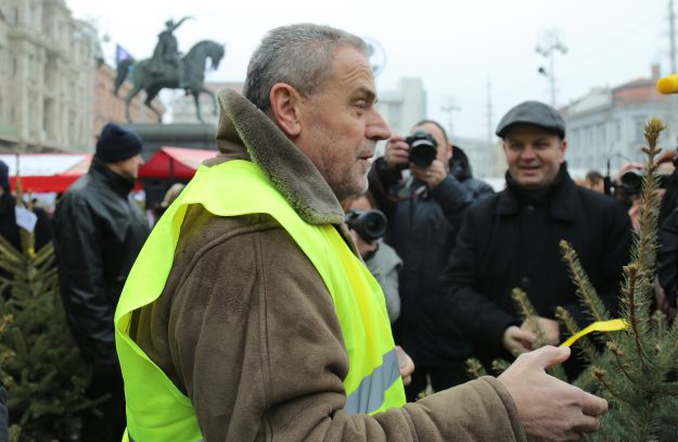 Na pitanje o smeću Bandić odgovorio plaćenim oglasom u kojem se hvali Adventom