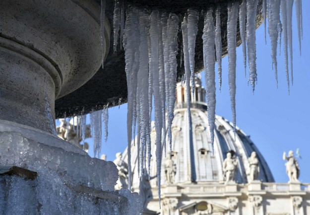 BROJ ŽRTAVA POLARNOG VALA RASTE Snijeg u Istanbulu, u Europi se smrznulo 20 ljudi