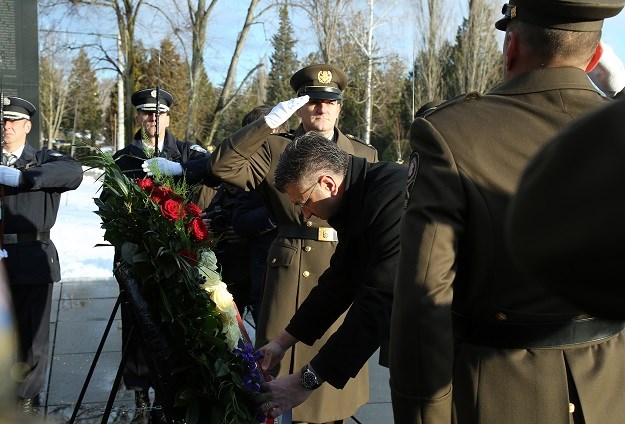 Plenković položio vijence na Oltar domovine: "Hvala Tuđmanu na njegovoj vizionarskoj politici"
