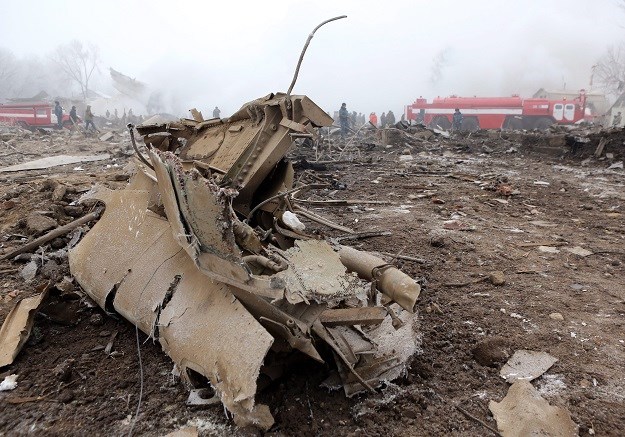 VIDEO Avion se srušio se na selo i ubio najmanje 37 osoba