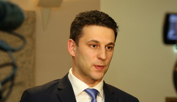 Petrov pere ruke od plagijatora Barišića: On je HDZ-ov ministar, a ne MOST-ov