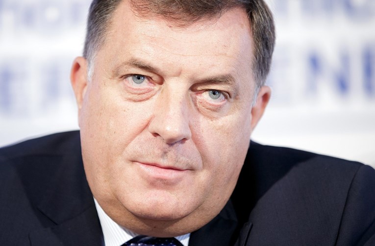 Dodik: Rusi me uvjeravaju da rafinerija u Brodu nastavlja s radom