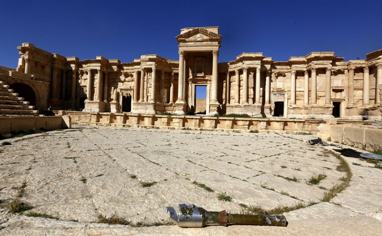 ISIS se povukao iz većeg dijela Palmire