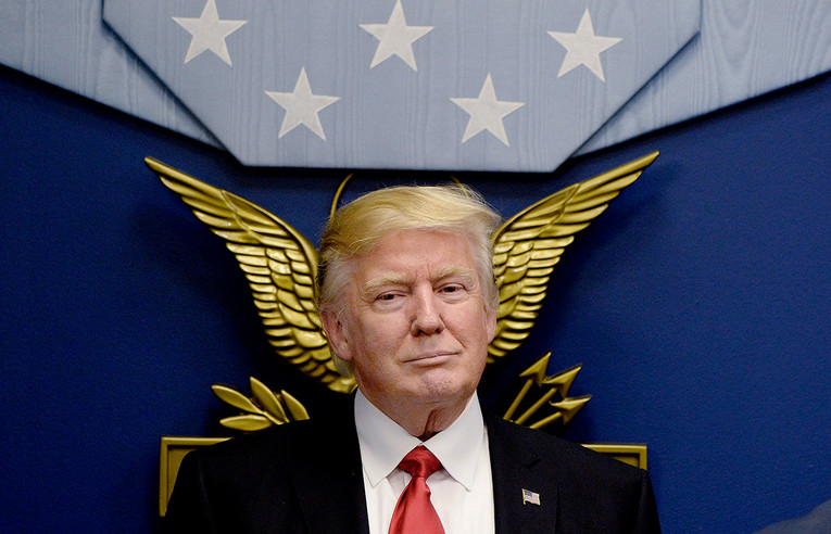 Trump pobjesnio na Twitteru pa se obratio novinarima: "Pobijedit ćemo"