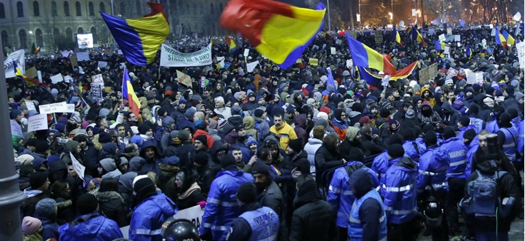 POBJEDA NARODA Nakon masovnih prosvjeda i rumunjski predsjednik želi ostavku vlade