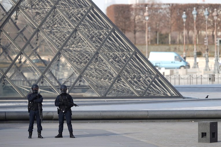 Otac napadača iz Louvrea tvrdi da njegov sin nije bio terorist