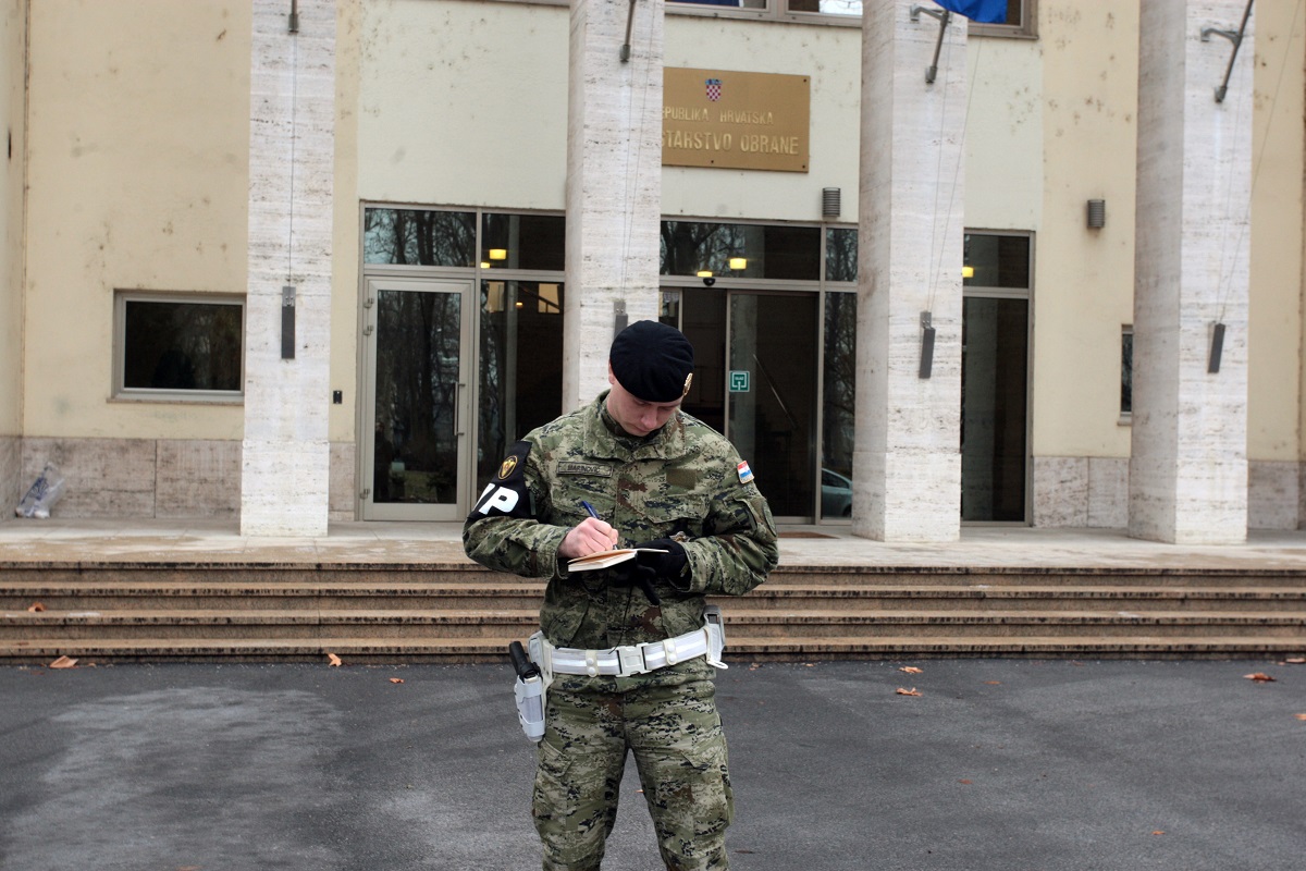 MORH zove sve muškarce koji navršavaju 18 godina da se jave: "To vam je zakonska obveza"
