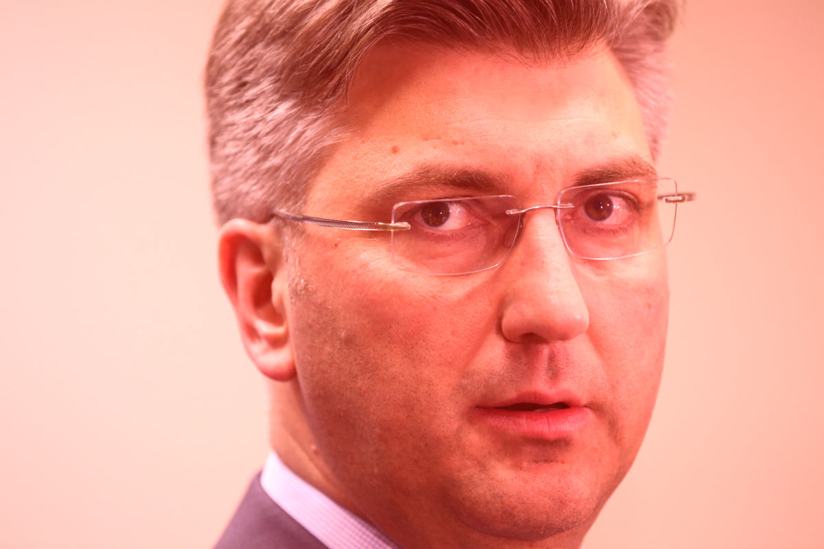 Plenković na zatvorenom dijelu sjednice Vlade podijelio 107 fotelja