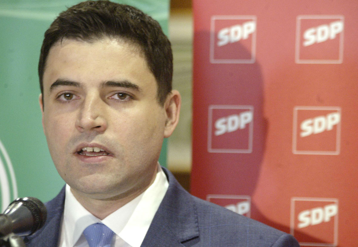 Bernardić bubnuo kako većina fizičara vjeruje u Boga pa se opet osramotio