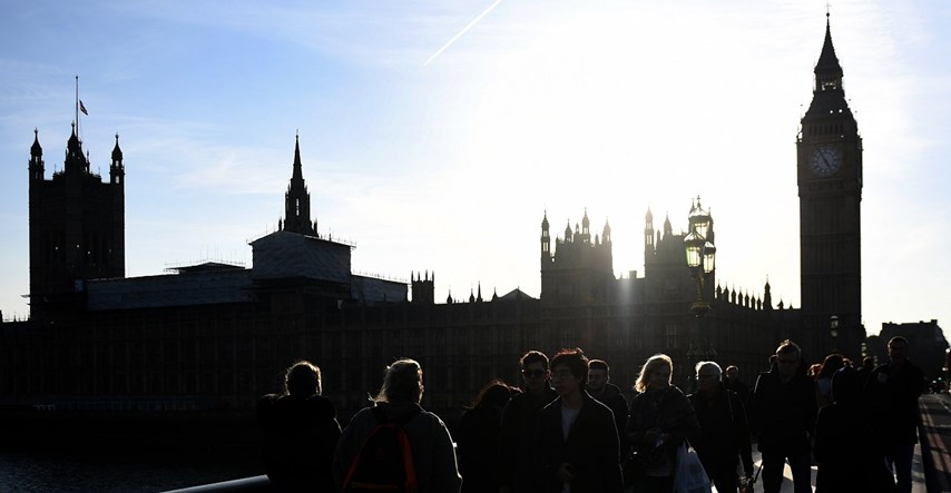 Britanci provjeravaju sigurnost u parlamentu nakon krvavog napada, otkriveni propusti
