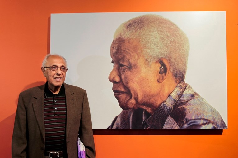 Umro veteran borbe protiv apartheida