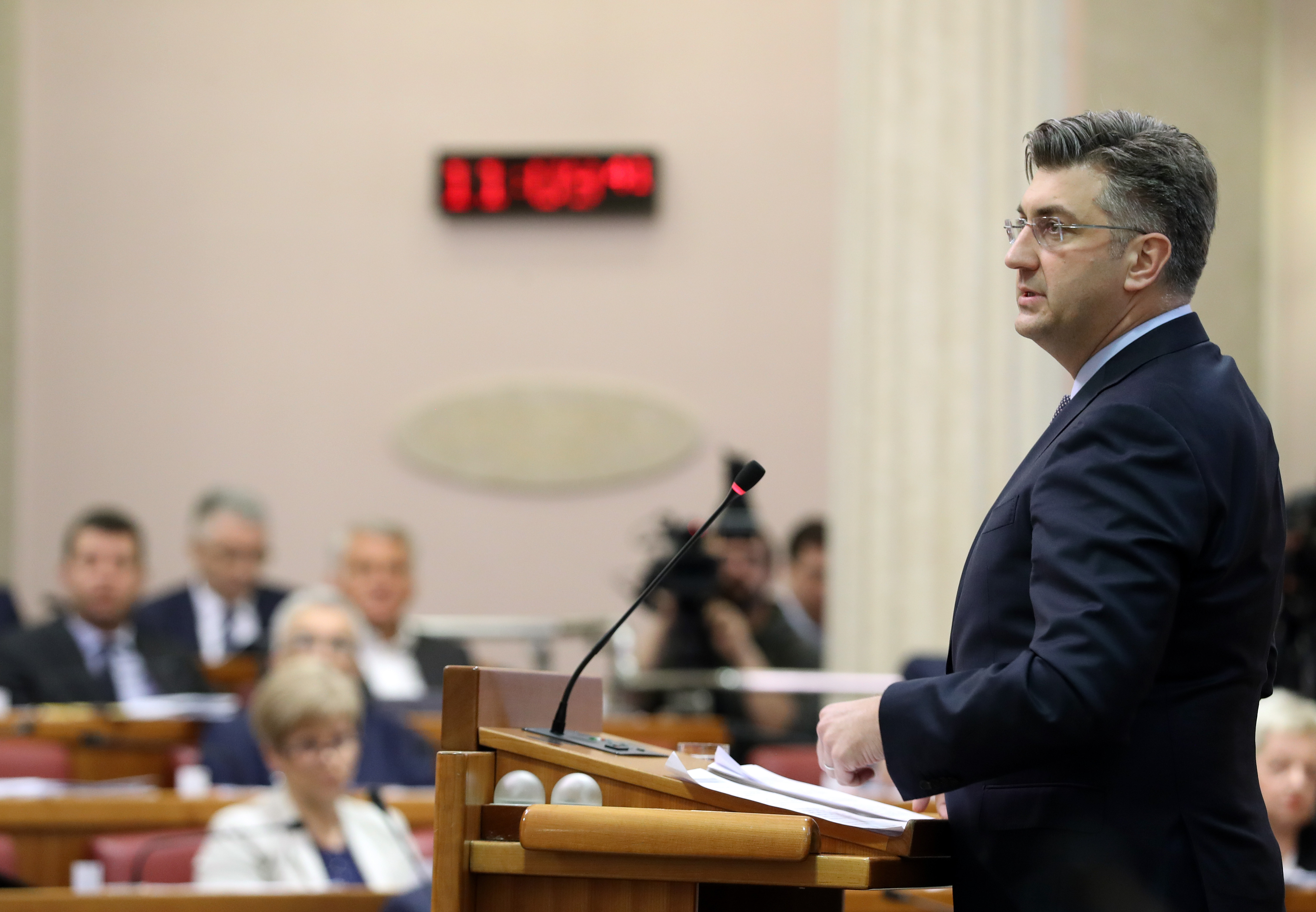 SVAĐA Maras: HDZ i Agrokor su vezani pupčanom vrpcom; Plenković: Prestanite s demagogijom!