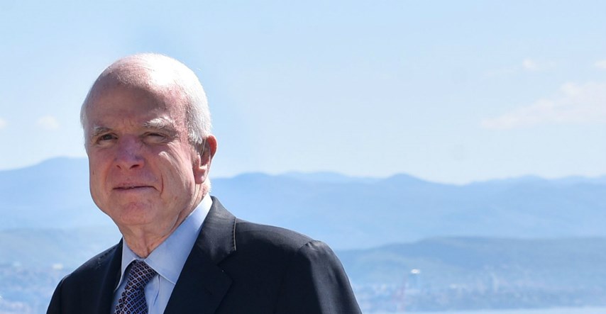 Američki senator John McCain boluje od tumora na mozgu