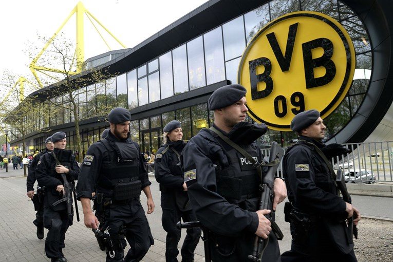 Njemačka policija pronašla "sumnjive predmete" pred stadionom u Dortmundu