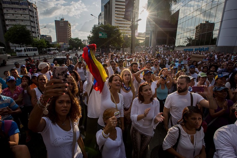 Venezuela na nogama, počela "majka svih prosvjeda", ubijen mladić