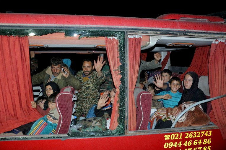 Završila najveća evakuacija opkoljenih mjesta u Siriji, Asad za napad na konvoj optužio al-Nusru
