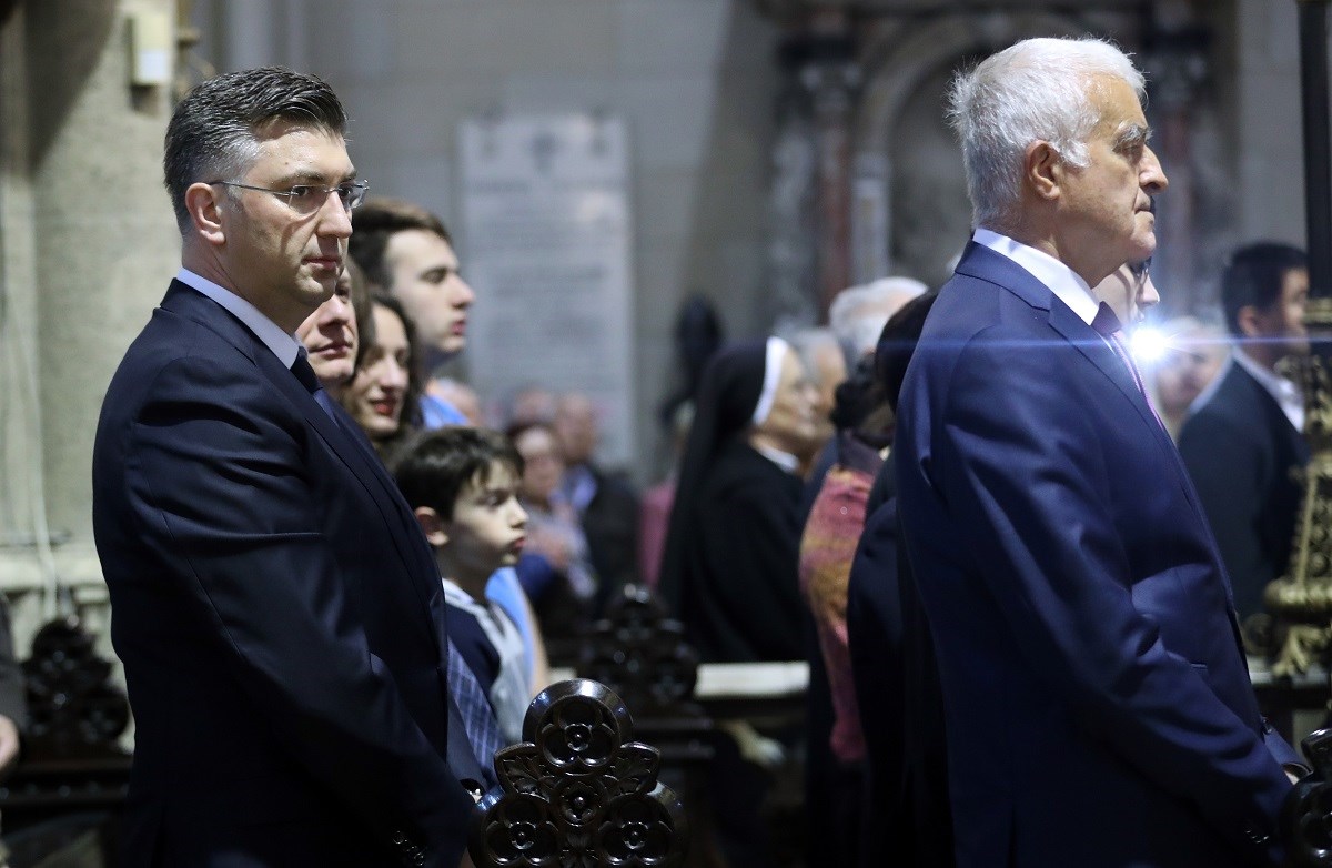 FOTO Plenković na misi slušao Bozanića kako se žali da se crkvu previše kritizira