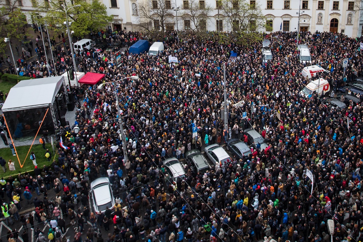 Više od 5000 mladih Slovaka prosvjedovalo protiv korupcije