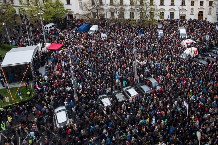 Više od 5000 mladih Slovaka prosvjedovalo protiv korupcije