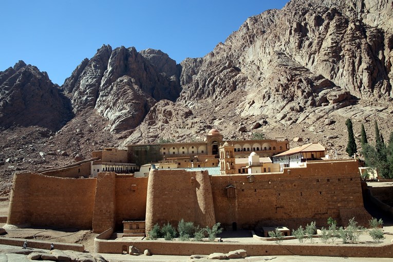 Džihadisti ubili najmanje jednu osobu i ranili četvero kraj starog egipatskog samostana