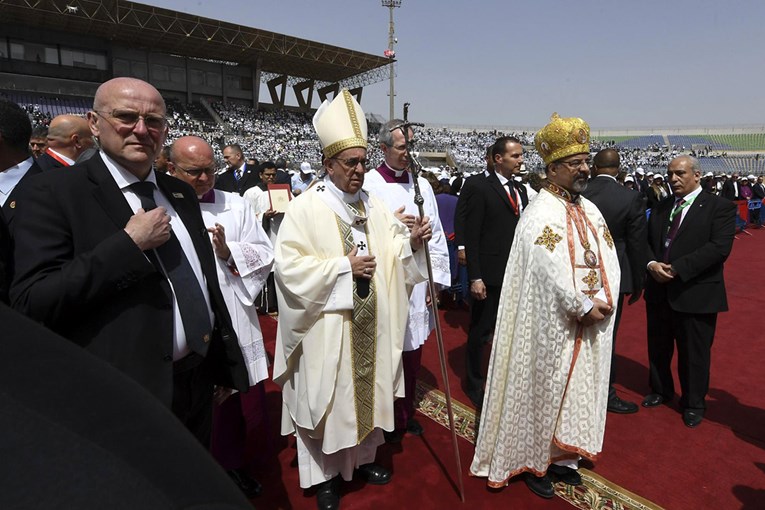 Papa služio misu u Kairu, pozvao na jedinstvo protiv fanatizma