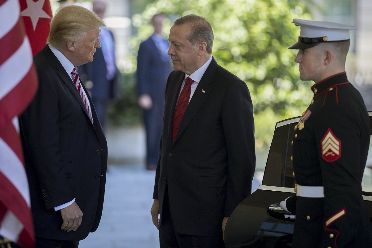PRVI SUSRET U ČETIRI OKA Erdogan pred Trumpa došao s jasnim zahtjevom, kažu da su odnosi "odlični"