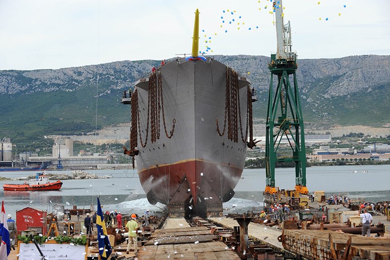 FOTO U Brodosplitu porinut najveći jedrenjak s križnim jedrima na svijetu