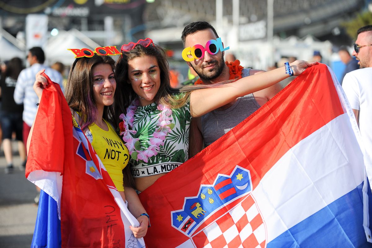 FOTO Gole guze i na Ultri: Partijanerice po Splitu hodaju u tangicama