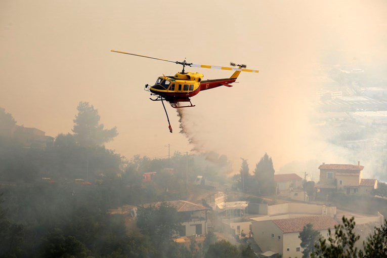 Bjesne požari na Korzici, evakuirano oko 700 ljudi