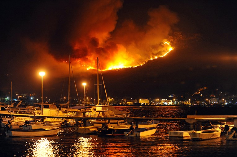Policija započela s očevidom požara koji je poharao okolicu Splita