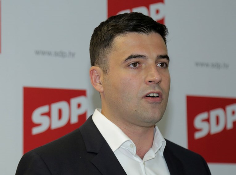 Bernardić kritizirao naslikavanje političara i sakupljanje jeftinih političkih bodova