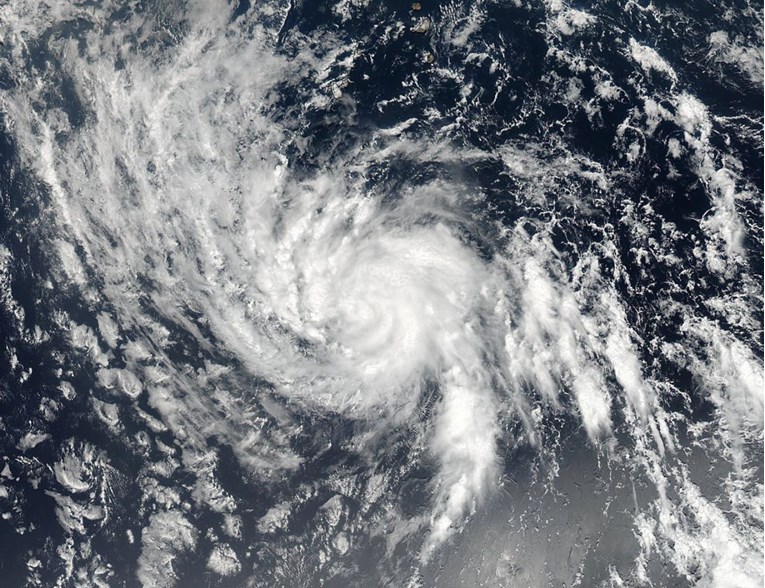 Snažan uragan kreće se prema Floridi i Karibima, proglašeno izvanredno stanje
