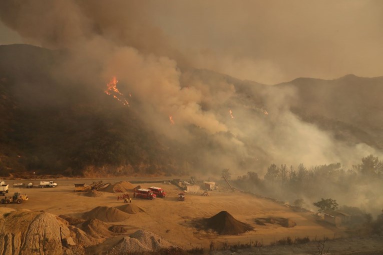 Veliki požar u Los Angelesu, Kalifornija proglasila stanje prirodne katastrofe