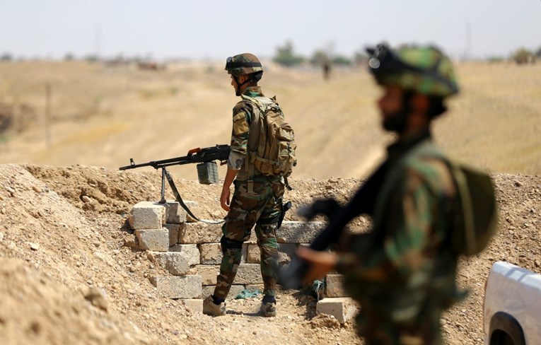 Irak napao uporište Islamske države na granici sa Sirijom