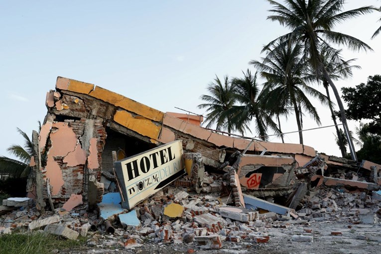 U potresu u Meksiku poginulo najmanje 90 ljudi, obustavljena potraga za preživjelima